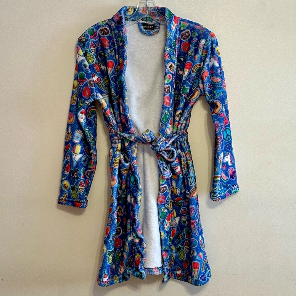 🦄Top Trenz🦄Fuzzy Robe🦄size 10-12